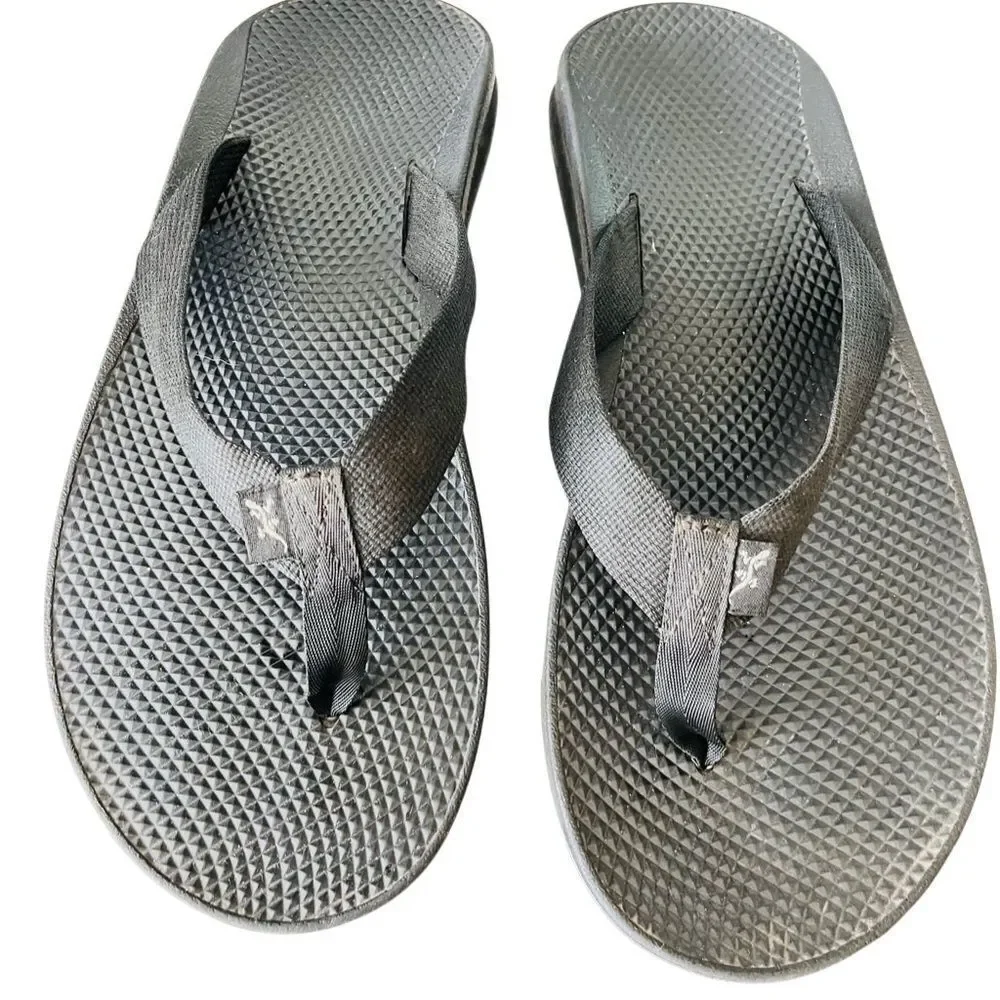 CHACO MEN'S CLASSIC FLIP SANDALS - BLACK estimate size 12-12.5